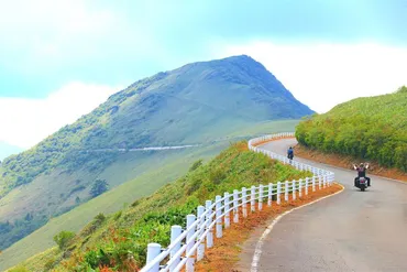 某CMにも登場！西日本最高峰の石鎚山系を走る「UFOライン」の全貌 