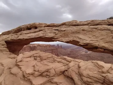 キャニオンランズ国立公園】見どころを紹介（Mesa Arch） 