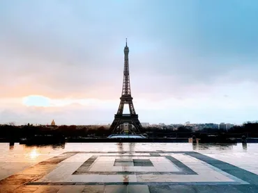 パリのシンボル、エッフェル塔を徹底解説！観光情報から楽しみ方まで、完全ガイド？エッフェル塔：観光、歴史、美しさの秘密