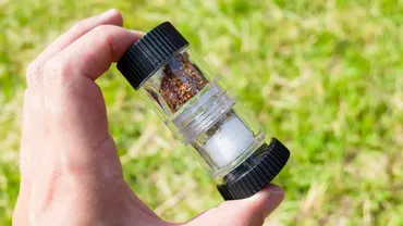 セリアの「スパイスコンテナ」でアウトドアにマイ調味料を持っていこう！ 連結できて携帯性バツグンだね 