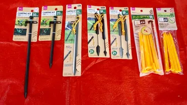 100均ペグの実力検証！キャンプ初心者が選ぶべきは？（ダイソー、セリア）100均ペグ徹底比較：ダイソーvsセリア、実力とコスパを検証