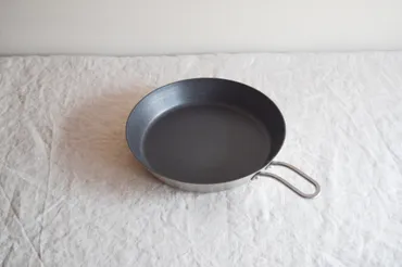 ニトリの「グリルパン」は焦げ付きにくい＆お手入れ簡単。スキレットを育てる自信がない人に向いてそう…