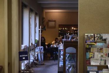 有名作家も多数訪れるブックカフェ！文豪にまつわるメニューと読書を楽しめる「BUNDAN」