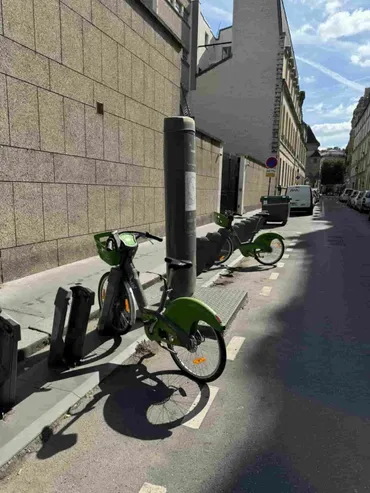 パリでシェアサイクル（VelibとLime）を使う方法！料金や注意点についても解説 