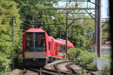箱根登山鉄道】急勾配やスイッチバックが楽しめる山岳路線（箱根湯本→強羅） 