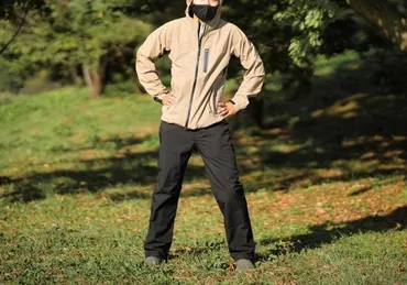 ワークマン】レインスーツが人気！ 「水を弾く」「蒸れない」と高評価（1/2） 