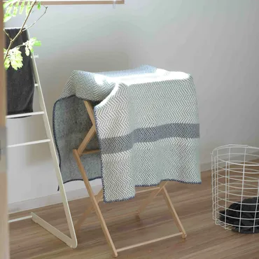 スタッフ愛用品】軽くてあたたか、その上洗える！使い勝手ばつぐんのブランケットを我が家にも 