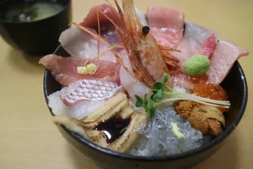 那珂湊 海鮮丸】旬の魚介をふんだんに使用した鮮度抜群の多彩な海鮮丼 