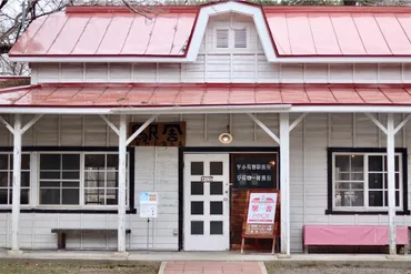 太宰治と津軽を巡る旅：桜並木、ローカル線、ゆかりの地を巡る旅？太宰治が愛した津軽：桜、ローカル線、そして人々の温かさ
