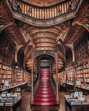 ポルトの宝石！レロ書店（Livraria Lello）の魅力とは？世界が憧れる書店、その歴史と訪問のヒント
