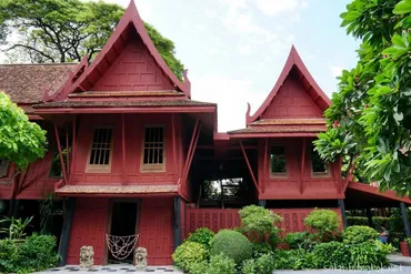 ジムトンプソンの家】緑あふれるタイ伝統家屋でタイのシルク王が収集した古美術を鑑賞