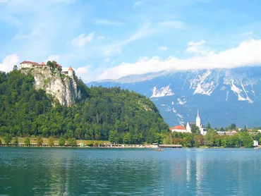 まるでおとぎ話の世界！スロベニア・ブレッド湖にある伝説の愛の教会で永遠の愛を誓ってみては？ 